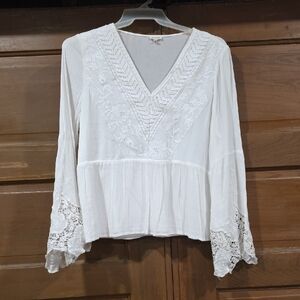 En Creme White Lace V-Neck Peasant Blouse